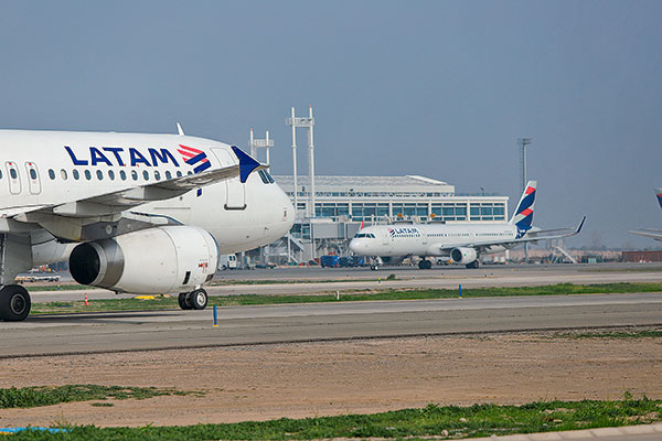 <p>Latam aún no zanja por completo su plan de reorganización. Foto: Julio Castro</p>