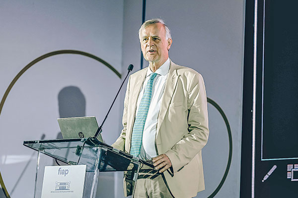 Klaus Schmidt-Hebbel reaparece en debate por reforma previsional: “El diablo está en los detalles”