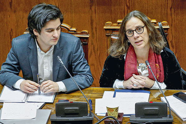 <p>El subsecretario José Miguel Ahumada junto a la canciller Antonia Urreojal. Foto: Reuters</p>