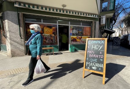 ¿Nueva ola migratoria?: Argentinos se mudan al extranjero ante el deterioro de la economía