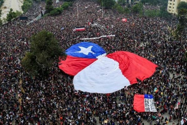 A tres años del estallido social, ningún área evaluada presenta mejoría según encuesta Cadem
