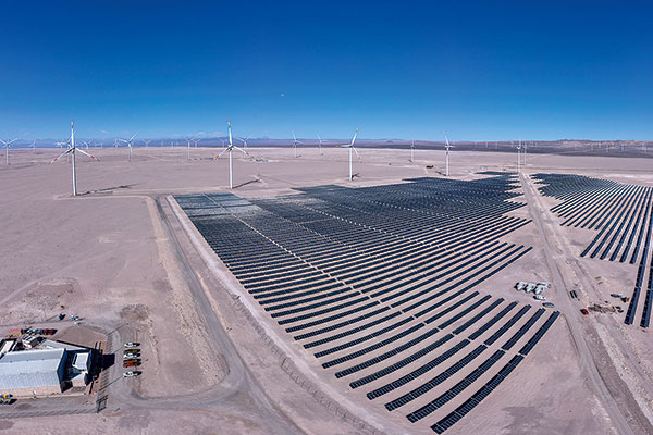 <p>Central Azabache, la primera planta de generación renovable no convencional híbrida a nivel nacional. </p>