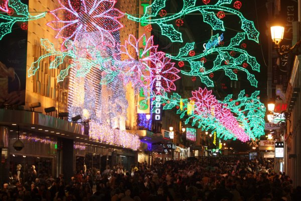 España tendrá este año menos horas de luces navideñas para ahorrar energía por la crisis