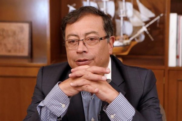 Aprobación de presidente Petro cae a 46% en primeros dos meses de gobierno en Colombia