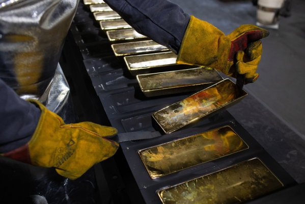 El oro pierde brillo como refugio y se acerca a su mínimo en dos años