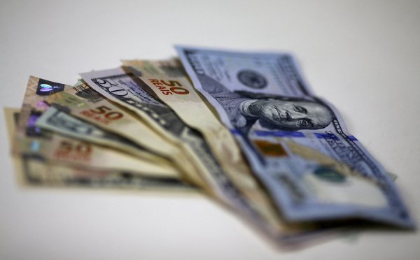 Real de Brasil y el peso de México perderían brillo tras sus fuertes avances de este año, según analistas