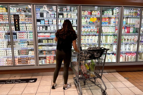 <p>Las 'compras de austeridad' de la década de los 80 regresan a medida que los hogares se contraen</p>