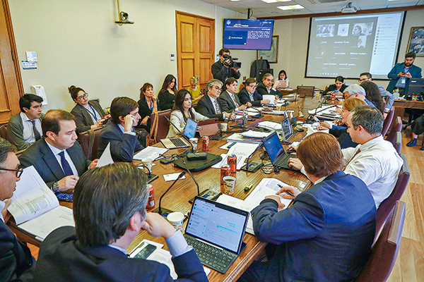 Avanzan primeros artículos de la reforma tributaria y la UDI acudirá al TC por Norma Antielusión
