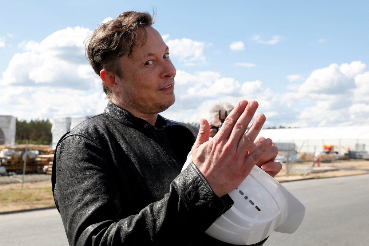 <p>Musk tiene planes de cerrar el acuerdo de compra de Twitter este viernes</p>