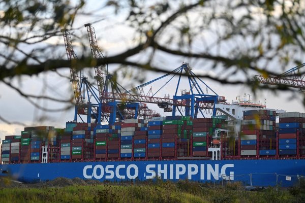 Alemania permite a grupo naviero chino una participación en su mayor puerto marítimo