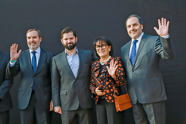 <p>La directiva en pleno de Sofofa recibió al Presidente Boric: Richard von Appen, Victoria Vásquez y Rodolfo Véliz.</p>