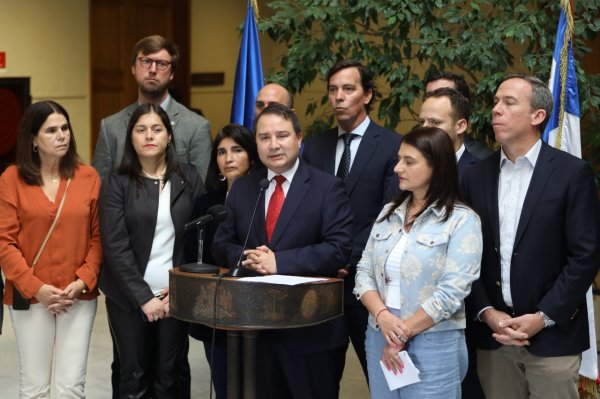 Chile Vamos y partidos Republicano y De la Gente sellan acuerdo de cara al debate de la reforma previsional