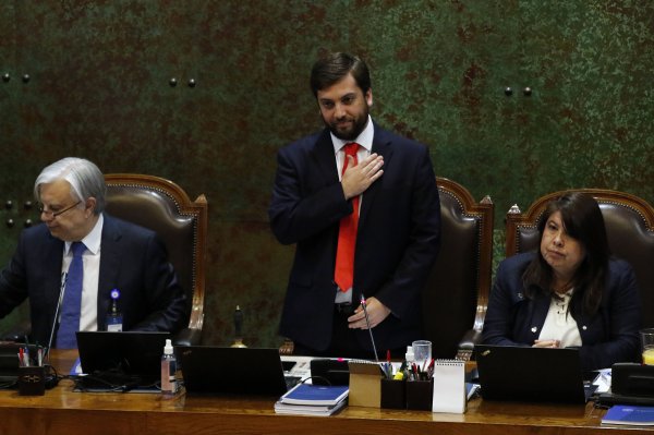 Cámara acepta renuncia de mesa encabezada por Raúl Soto y oficialismo aumenta la presión sobre la DC y el PDG