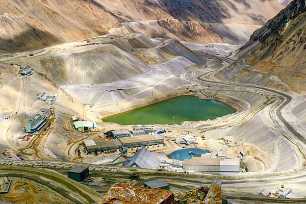 Anglo American reporta que su producción de cobre en Chile bajó casi 20% en el tercer trimestre