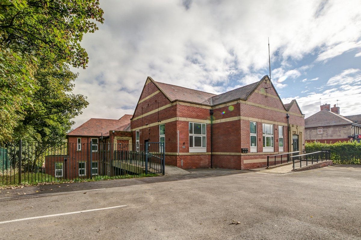 <p>Comprar departamentos y arrendarlos al gobierno británico: el modelo de una inmobiliaria chilena en Inglaterra</p>