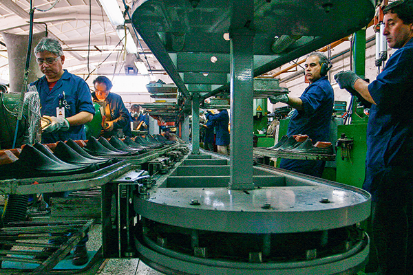 Ante la ausencia de nuevas iniciativas, la inversión en grandes proyectos industriales caerá un 44% el próximo año