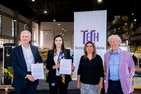 <p>Thierry de Saint Pierre, presidente de ACTI, la ministra de CTCI, Silvia Díaz, María Eugenia Riquelme, gerenta general de Chiletec y Víctor Grimblatt, vicepresidente de la AIE.</p>