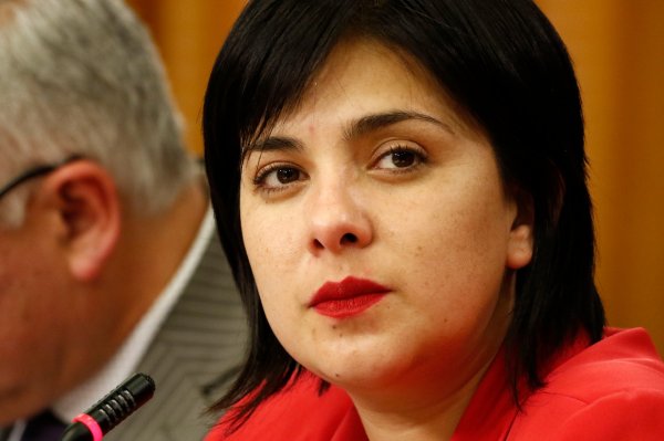 Partido Comunista deja caer la opción de Karol Cariola para presidir la Cámara ante falta de acuerdo