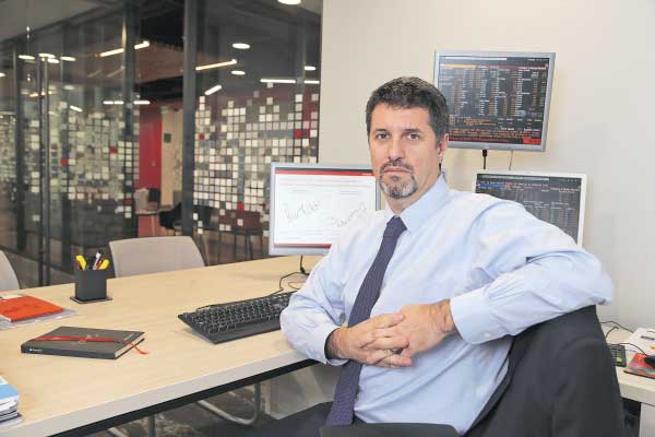 <p>Claudio Soto, economista jefe de Santander Chile. Foto: Archivo</p>