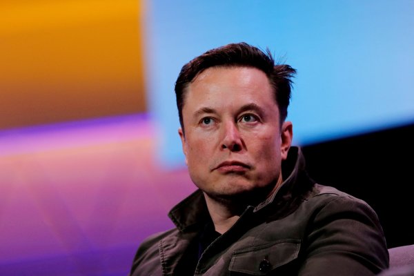 Musk planea eliminar la mitad de los puestos de trabajo de Twitter para reducir costos