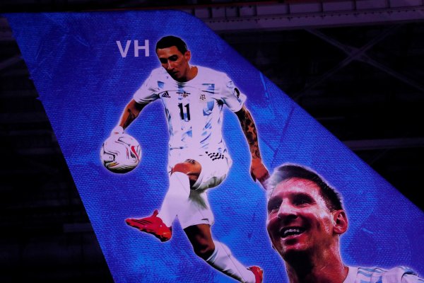 ¿Messi o hipoteca? Argentinos usan ahorros para cumplir el sueño de viajar al Mundial de Qatar
