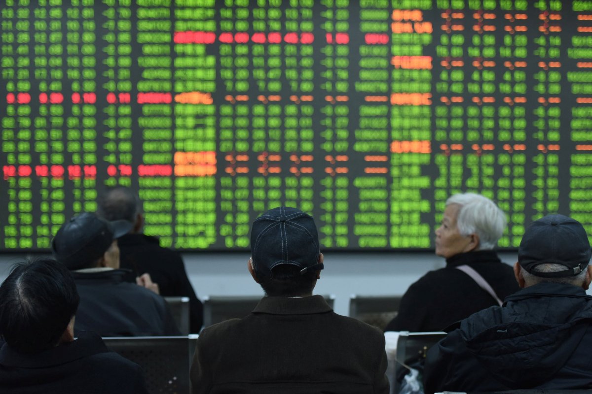 <p>Inversionistas extranjeros sacaron US$ 8.800 millones de mercados de China durante el mes de octubre</p>