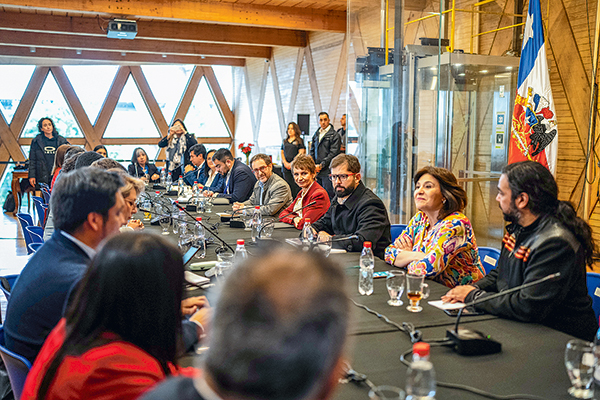 <p>Boric encabezó diversas reuniones con alcaldes, gremios y victimas de la violencia. Foto: Agencia UNO</p>