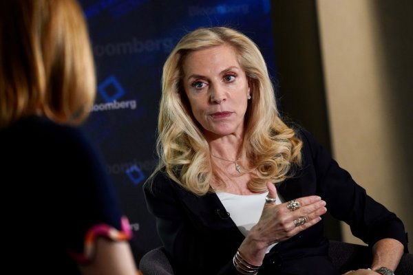<p>Vicepresidenta de la Fed dice que el ritmo de alzas de tasas debería reducirse "pronto"</p>