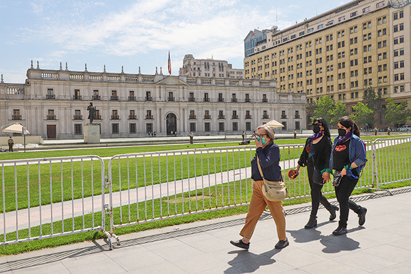 Crece el interés de mujeres por cargos públicos, pero sin acortar mucho la distancia con los hombres