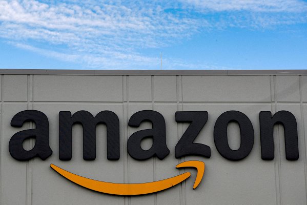 "Nadie está seguro": el temor de los empleados de Amazon en el inicio de la mayor ronda de despidos de su historia