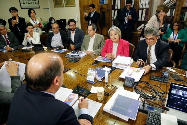 <p>Centros de estudio también piden al Gobierno que transparente los datos que sustentan las cifras de la reforma de pensiones</p>