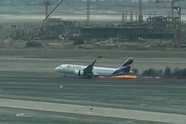 <p>Avión de Latam choca con camión de bomberos en carrera de despegue en aeropuerto de Lima</p>