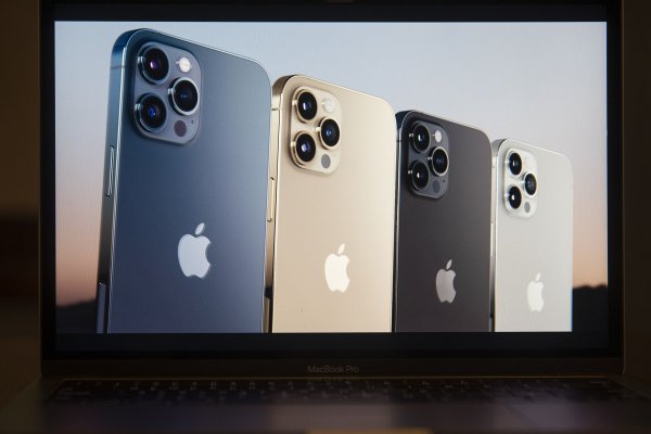 Retrasos récord en las entregas del iPhone amenazan las ventas de Apple para esta temporada de Navidad