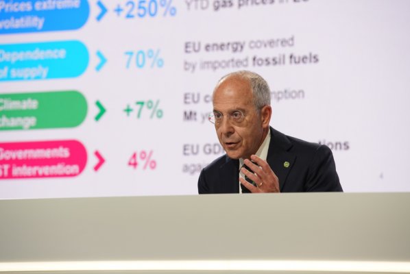 CEO de Enel pone paños fríos a problemas regulatorios en Chile y asegura: "El gas no es algo estratégico"