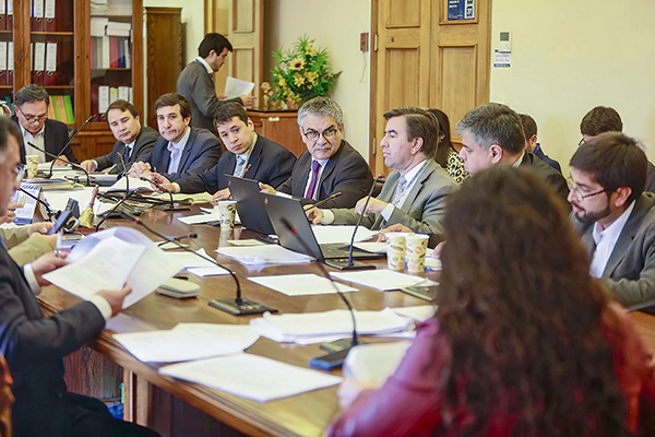 Reforma tributaria: comisión aprueba que el SII pueda fiscalizar a contribuyentes en otros territorios