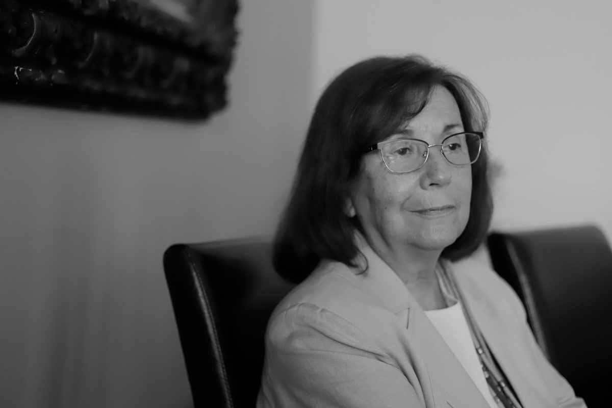 <p>María Teresa Ruiz y su progresiva pérdida de visión: “Cuando cierro los ojos ya no soy ciega, porque ahí está mi memoria”</p>