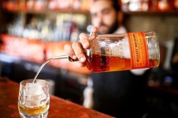 Los precios del whisky escocés suben a medida que los inversores buscan refugio