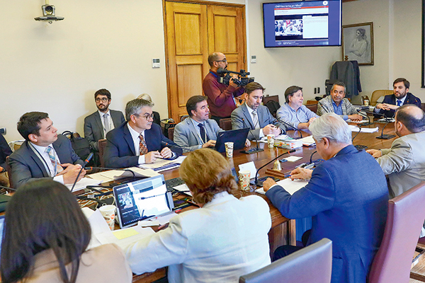 Reforma tributaria: comisión aprueba dar más facultades al SII para fiscalizar operaciones de empresas en el exterior