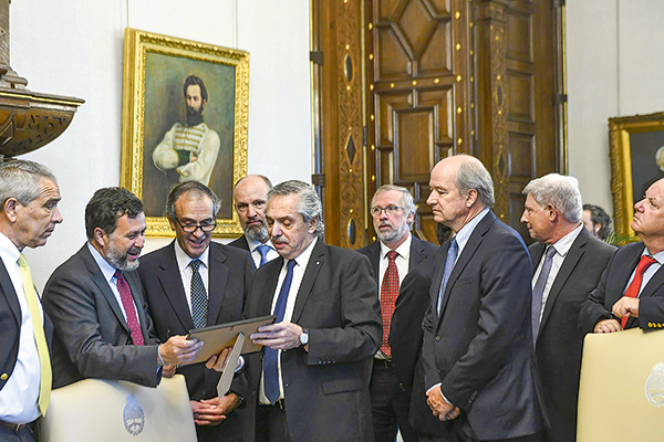<p>Presidente argentino ofrece ayuda a empresas chilenas para resolver problemas</p>