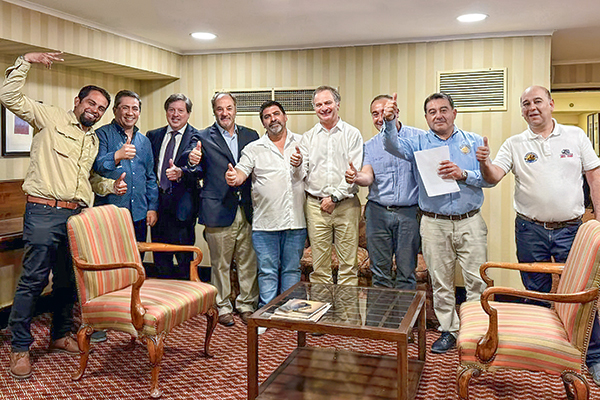 <p>El rol de Juan Sutil y los empresarios en las intensas negociaciones para llegar a un acuerdo con los camioneros</p>