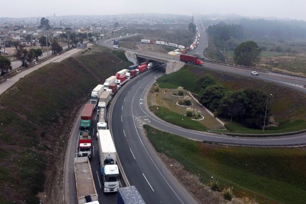 Diálogo tripartito, vías de ferrocarril y cabotaje: las lecciones que dejó el último paro de los camioneros