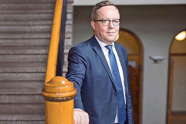 Ministro de Economía de Finlandia busca impulsar la cooperación en energías limpias