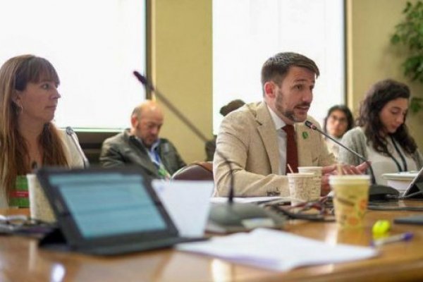 <p>Comisión de Minería y Energía de la Cámara aprueba en general proyecto que fomenta participación de renovables en matriz eléctrica</p>