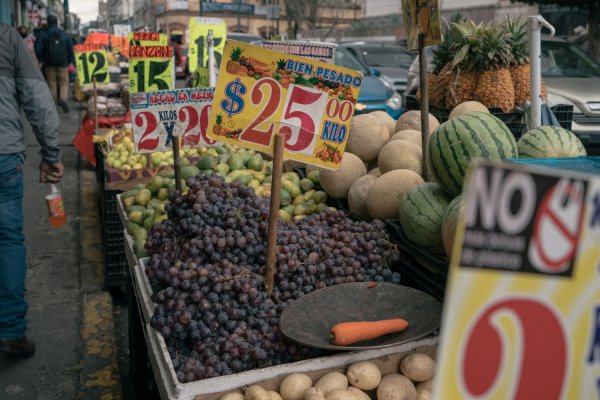Los precios mundiales de los alimentos bajan por octavo mes, aliviando las presiones inflacionarias