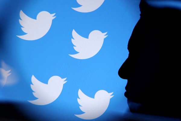 Twitter ofrece fuertes incentivos a anunciantes tras huída de muchos de ellos