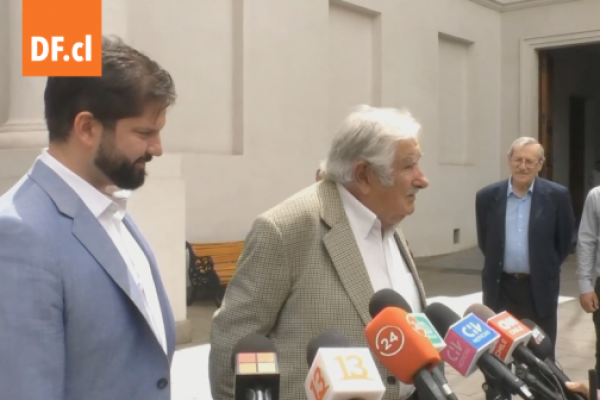 <p>Ahora en DF | Presidente Gabriel Boric se reúne en con el exmandatario Pepe Mujica en La Moneda</p>