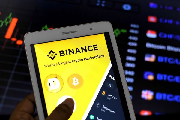 <p>Binance sufre salida de US$ 1.000 millones en solo un día mientras se propagan los nervios criptográficos</p>