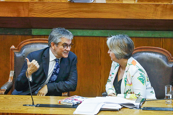 <p>Cámara de Diputados despacha al Senado el proyecto de reajuste del sector público, con modificaciones</p>