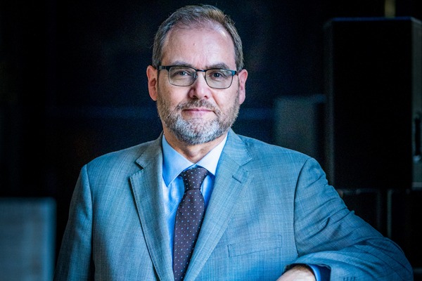 <p>Diplomático de carrera, transversal y con experiencia en TLC: quién es Mauricio Hurtado, el nuevo embajador chileno en China</p>