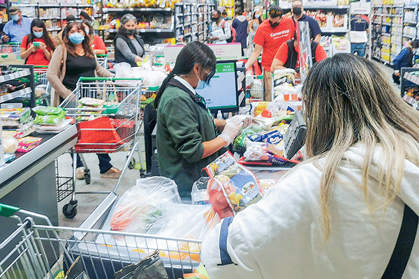 Santiago tiene 52 supermercados menos que en octubre de 2019